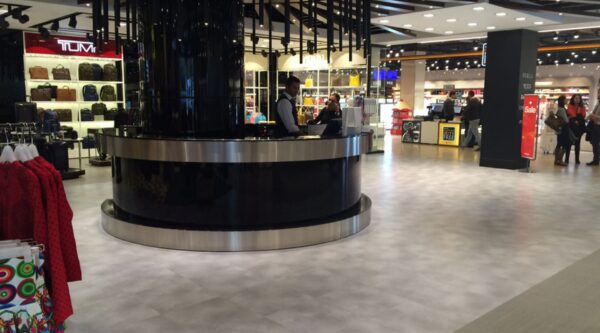 Wnętrze hotelowe z wykładziną