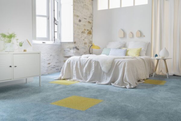Płytka dywanowa Draft w nowoczesnej sypialni