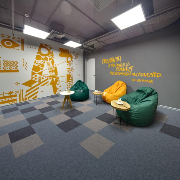 łytki dywanowe Namib Nxtgn w biurze